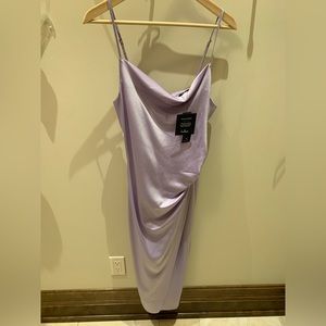 Satin midi dress with front slit and side gathering at the waist.